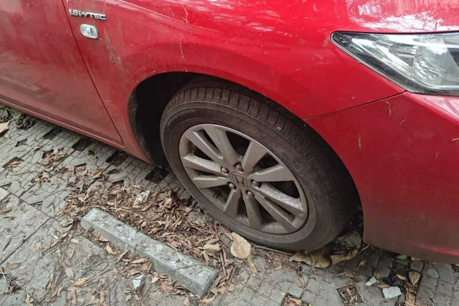 Used Honda Civic 2014 1.8L Automatic Classic Edition Right Front Wheel Hub