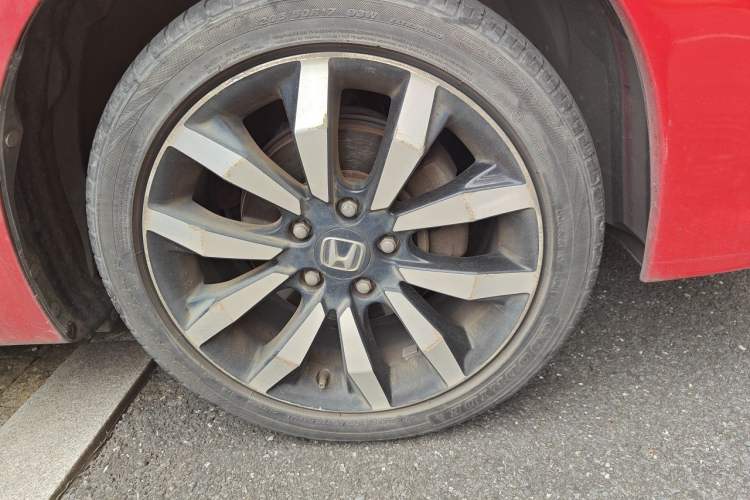 Used Honda Civic 2014 1.8L automatic luxury edition Right Front Wheel Hub