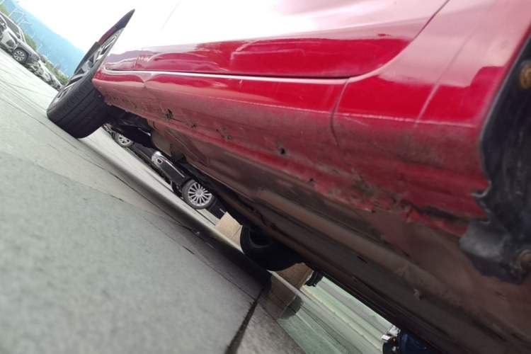 Used Honda Civic 2014 1.8L automatic luxury edition Right Side Sill