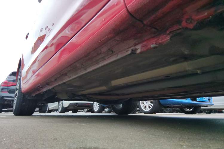 Used Honda Civic 2014 1.8L automatic luxury edition Right Side Sill