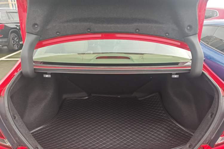 Used Honda Civic 2014 1.8L automatic luxury edition Trunk