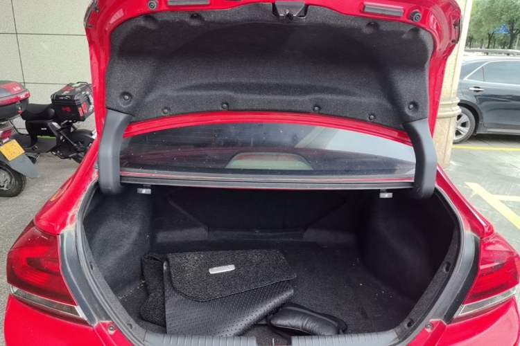 Used Honda Civic 2014 1.8L automatic luxury edition Trunk