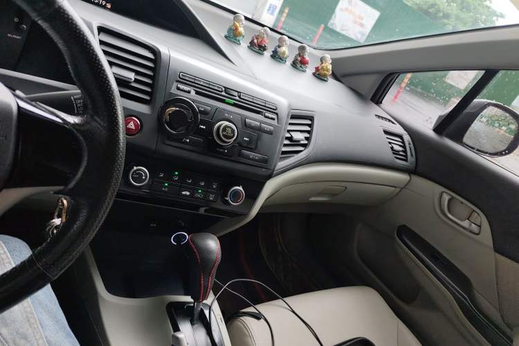 Used Honda Civic 2014 1.8L Automatic Classic Edition Audio And AC Panel