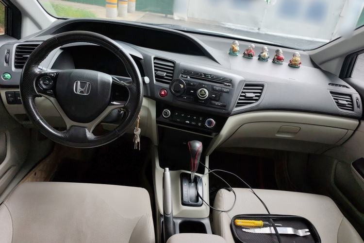 Used Honda Civic 2014 1.8L Automatic Classic Edition Center Console