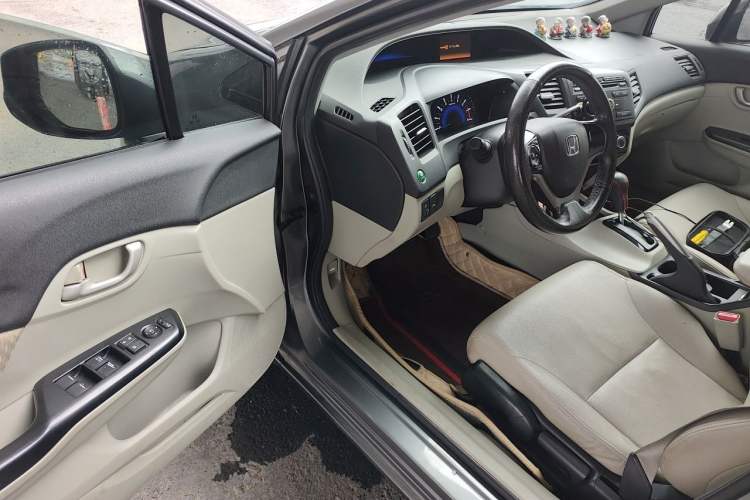 Used Honda Civic 2014 1.8L Automatic Classic Edition Driver Seat