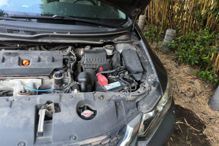Used Honda Civic 2014 1.8L automatic comfort version Engine Bay Left