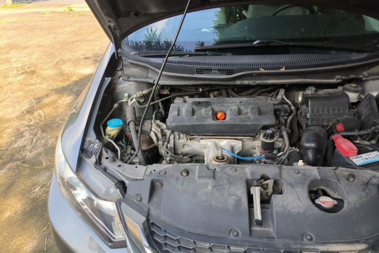 Used Honda Civic 2014 1.8L automatic comfort version Engine Bay Right
