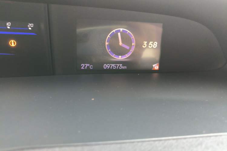 Used Honda Civic 2014 1.8L automatic comfort version Odometer Close Up