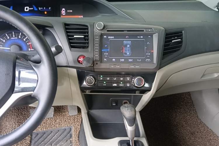 Used Honda Civic 2014 1.8L Automatic Classic Edition Audio And AC Panel