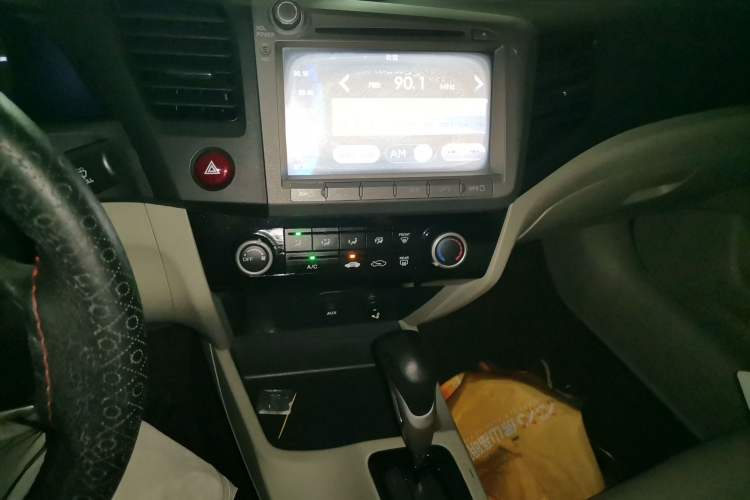 Used Honda Civic 2014 1.8L Automatic Classic Edition Audio And AC Panel