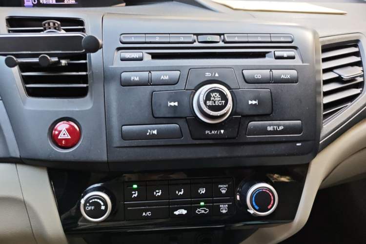 Used Honda Civic 2014 1.8L Automatic Classic Edition Audio And AC Panel