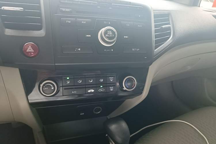 Used Honda Civic 2014 1.8L Automatic Classic Edition Audio And AC Panel