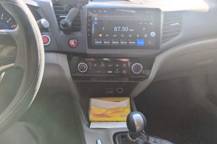 Used Honda Civic 2014 1.8L manual Comfort version Audio And AC Panel