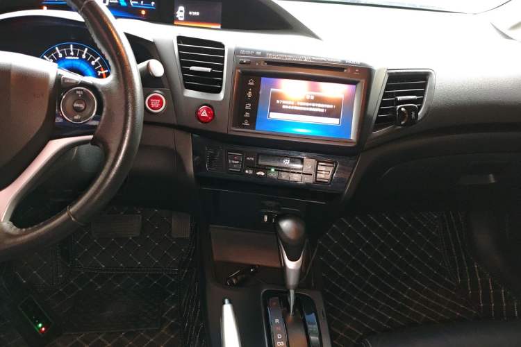 Used Honda Civic 2014 1.8L automatic luxury edition Audio And AC Panel