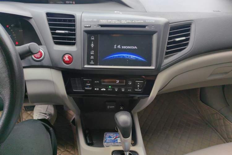 Used Honda Civic 2014 1.8L automatic luxury edition Audio And AC Panel