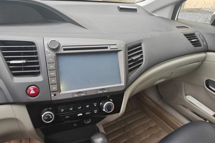 Used Honda Civic 2014 1.8L Automatic Classic Edition Audio And AC Panel