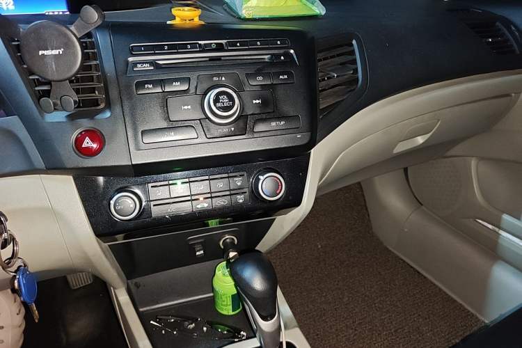 Used Honda Civic 2014 1.8L Automatic Classic Edition Audio And AC Panel