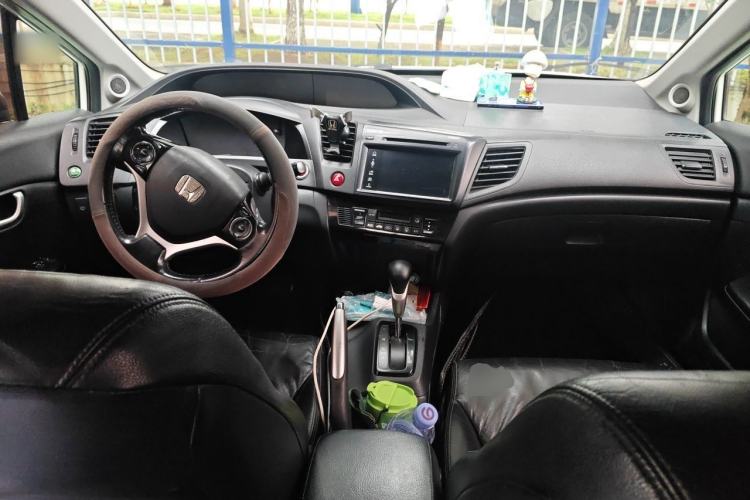 Used Honda Civic 2014 1.8L automatic luxury edition Center Console