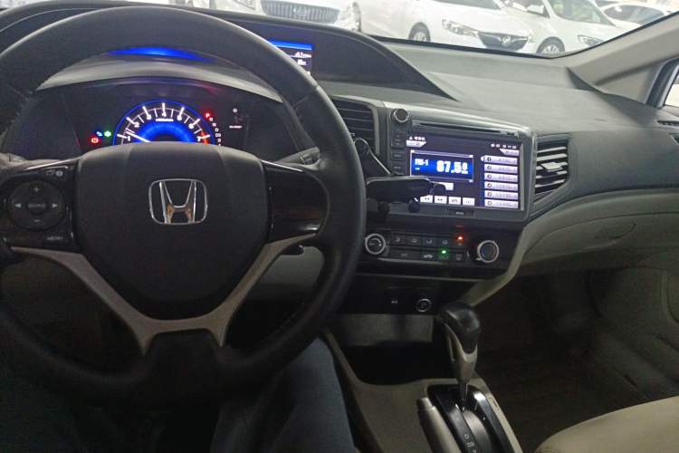 Used Honda Civic 2014 1.8L Automatic Classic Edition Center Console