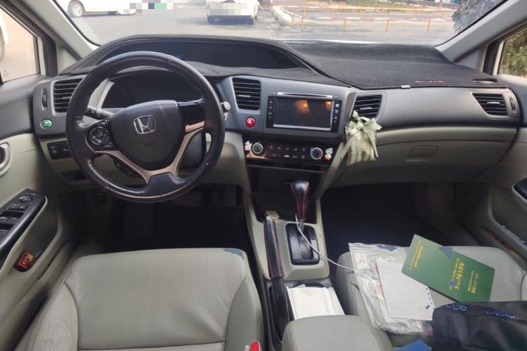 Used Honda Civic 2014 1.8L automatic comfort version Center Console
