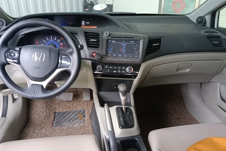 Used Honda Civic 2014 1.8L Automatic Classic Edition Center Console