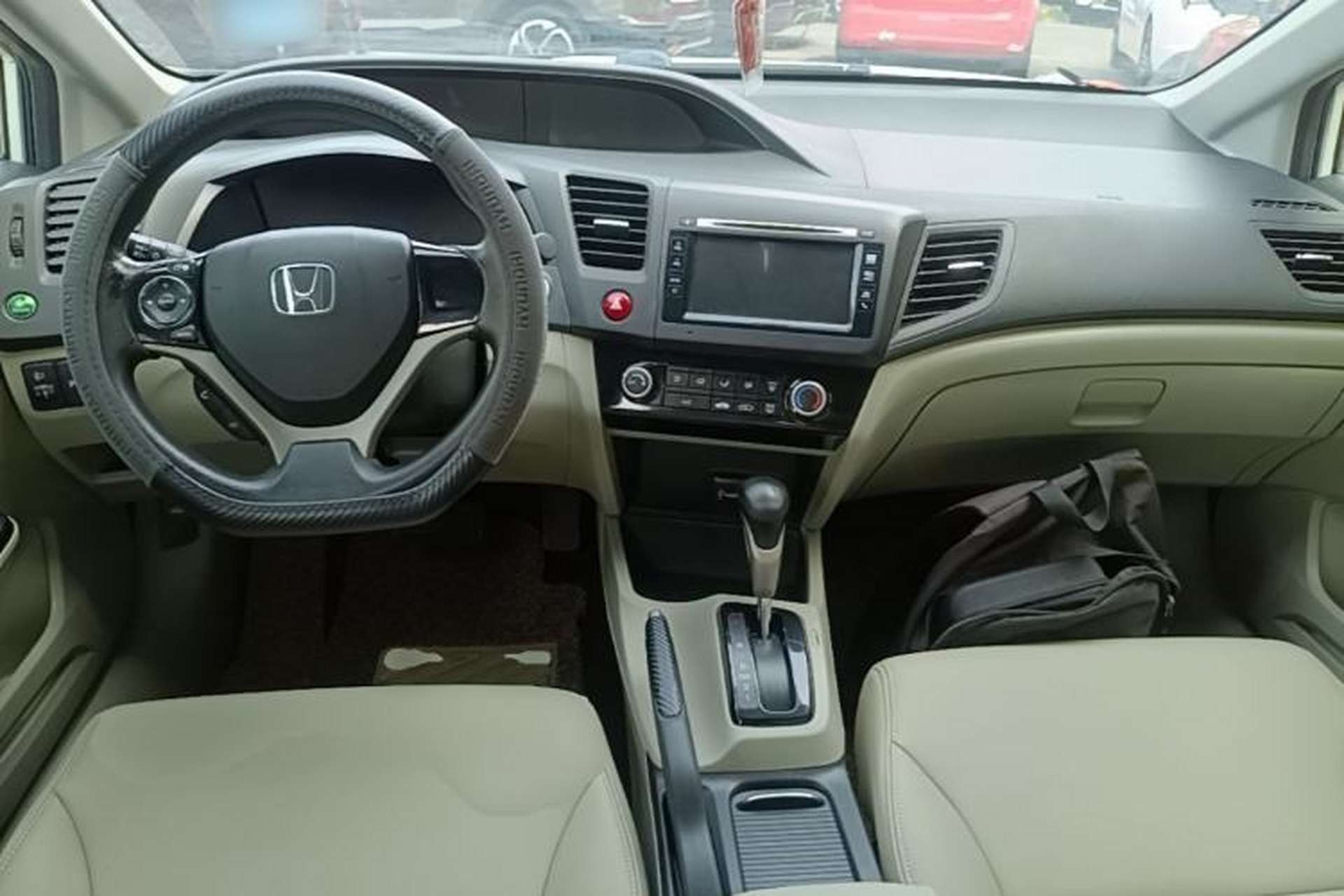 Used Honda Civic 2014 1.8L automatic comfort version Center Console