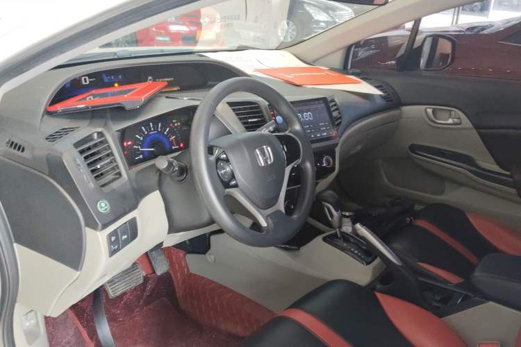 Used Honda Civic 2014 1.8L Automatic Classic Edition Center Console