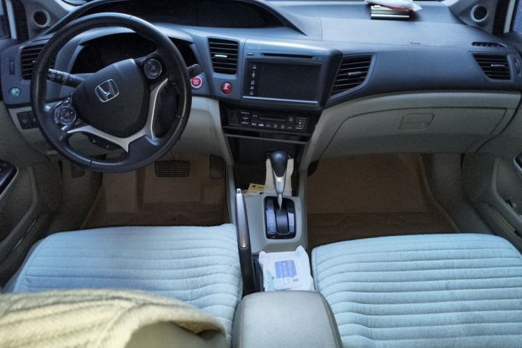 Used Honda Civic 2014 1.8L automatic luxury edition Center Console