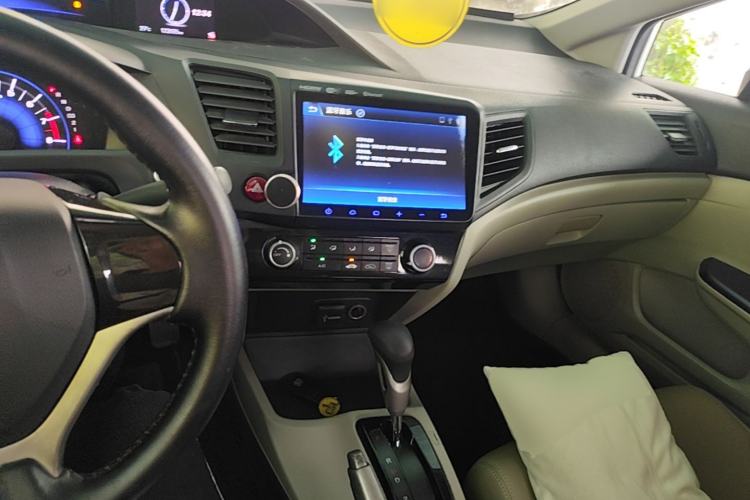 Used Honda Civic 2014 1.8L automatic comfort version Center Console