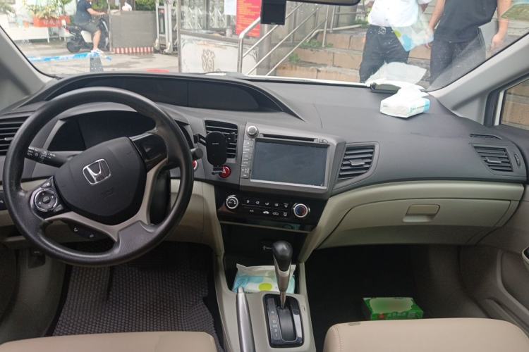 Used Honda Civic 2014 1.8L automatic comfort version Center Console