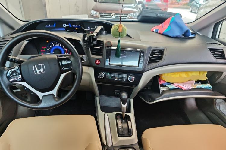 Used Honda Civic 2014 1.8L automatic comfort version Center Console