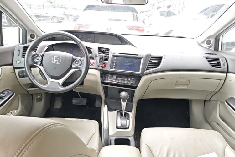 Used Honda Civic 2014 1.8L automatic luxury edition Center Console