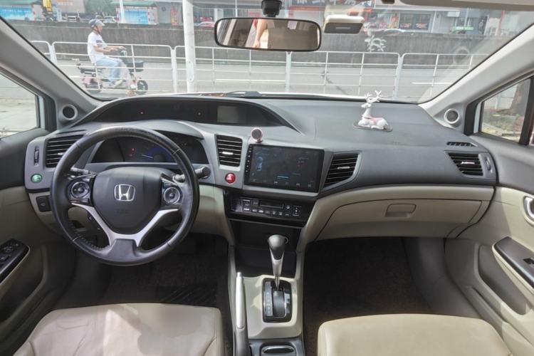 Used Honda Civic 2014 1.8L automatic luxury edition Center Console