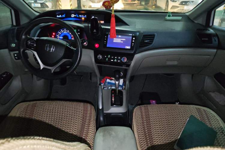 Used Honda Civic 2014 1.8L automatic comfort version Center Console