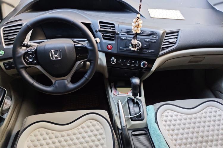 Used Honda Civic 2014 1.8L Automatic Classic Edition Center Console