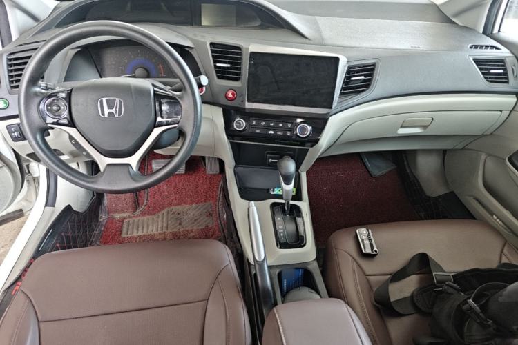 Used Honda Civic 2014 1.8L automatic comfort version Center Console