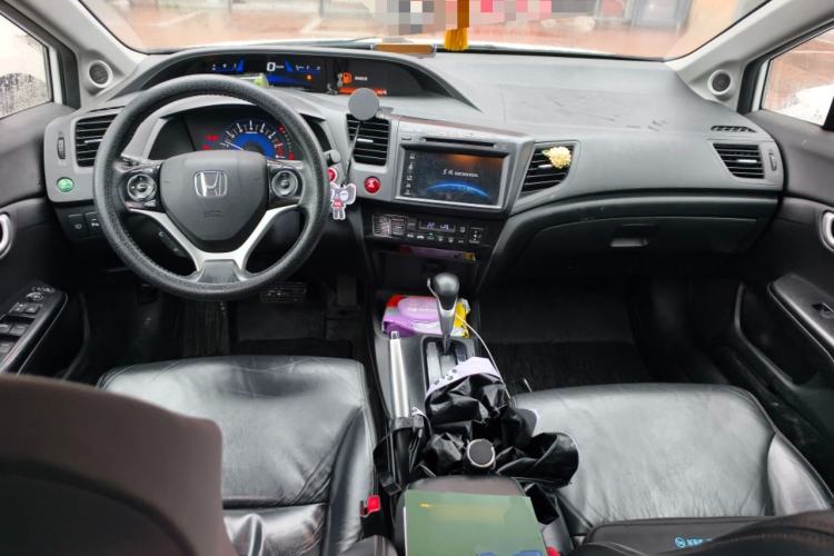 Used Honda Civic 2014 1.8L automatic luxury edition Center Console