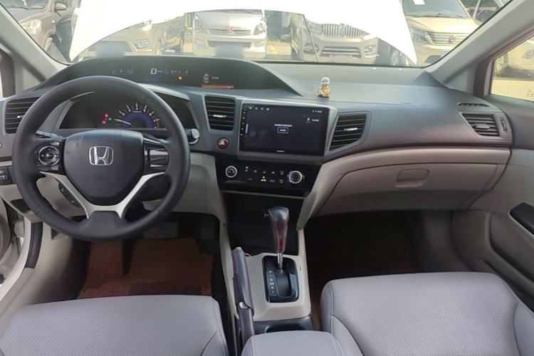 Used Honda Civic 2014 1.8L automatic comfort version Center Console