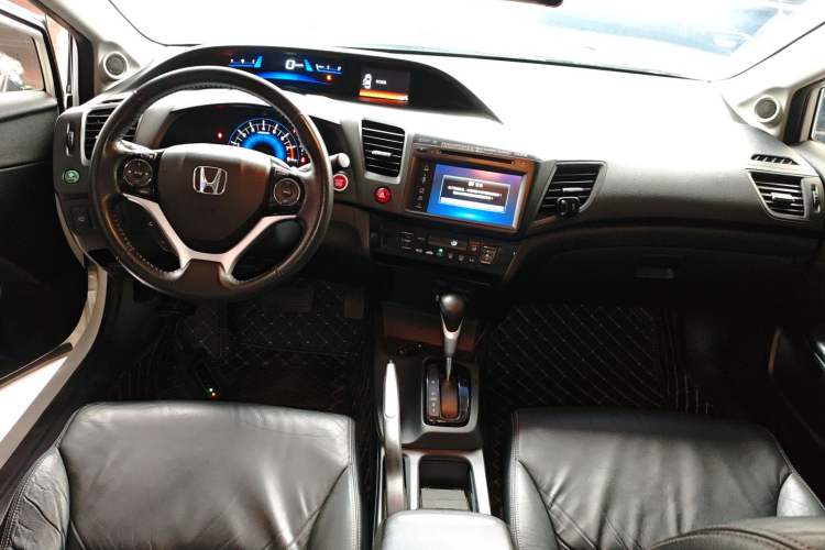 Used Honda Civic 2014 1.8L automatic luxury edition Center Console