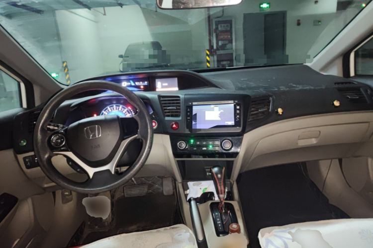 Used Honda Civic 2014 1.8L automatic comfort version Center Console