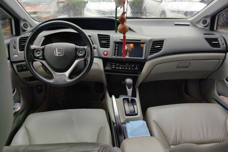 Used Honda Civic 2014 1.8L automatic luxury edition Center Console