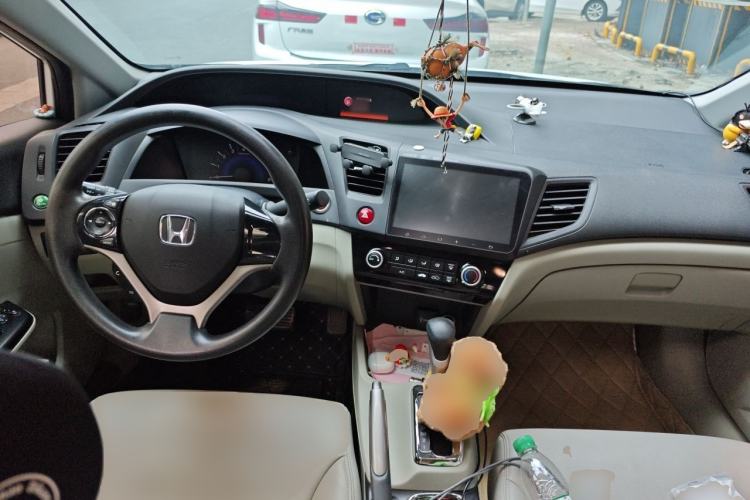 Used Honda Civic 2014 1.8L automatic comfort version Center Console