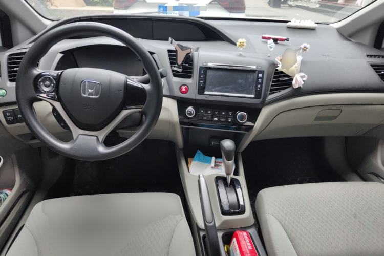 Used Honda Civic 2014 1.8L automatic comfort version Center Console