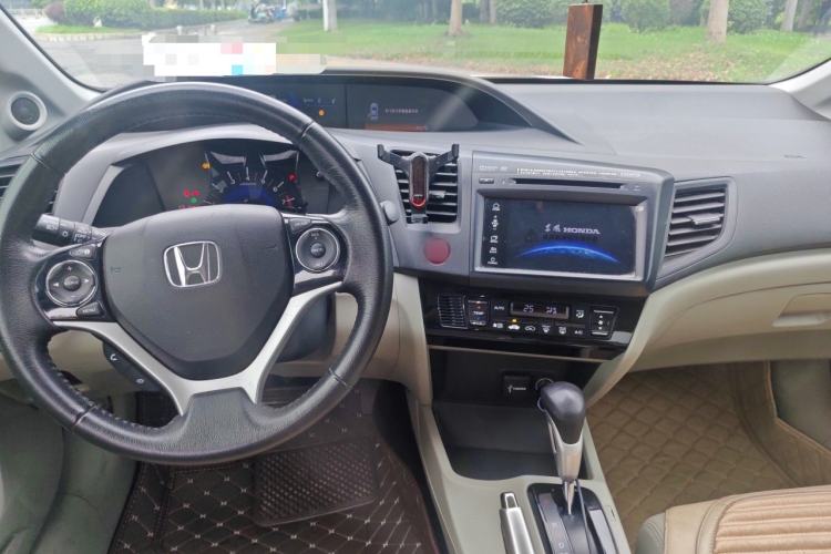 Used Honda Civic 2014 1.8L automatic luxury edition Center Console