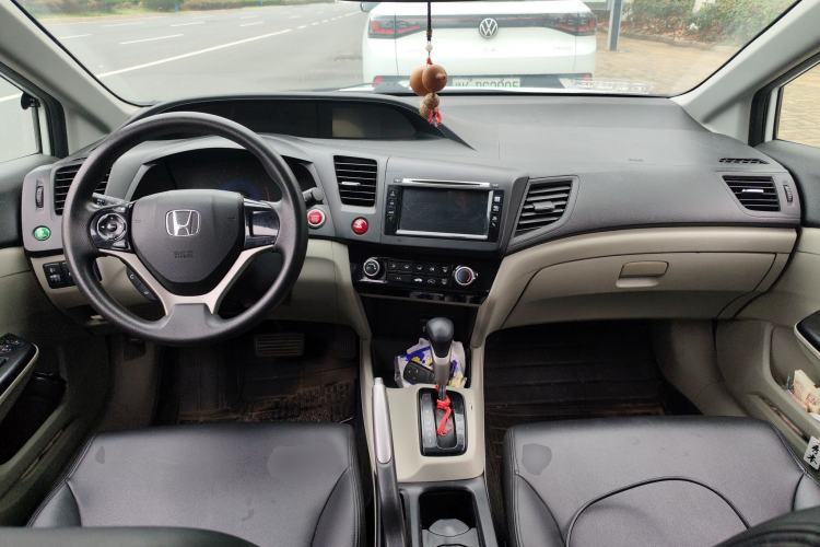 Used Honda Civic 2014 1.8L automatic comfort version Center Console