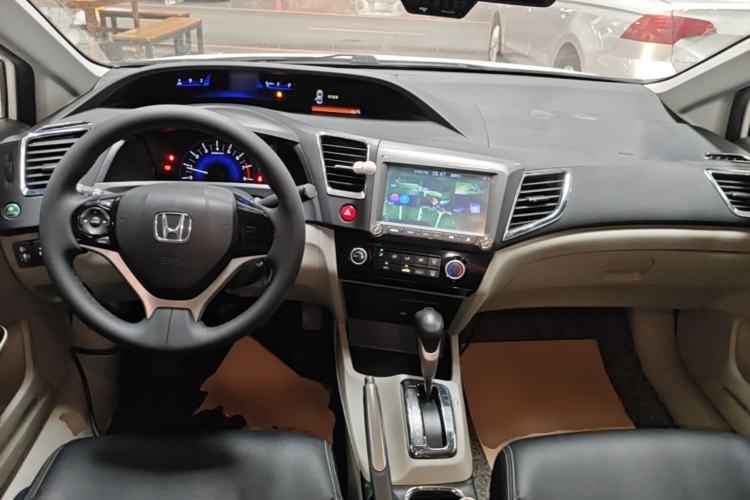 Used Honda Civic 2014 1.8L Automatic Classic Edition Center Console