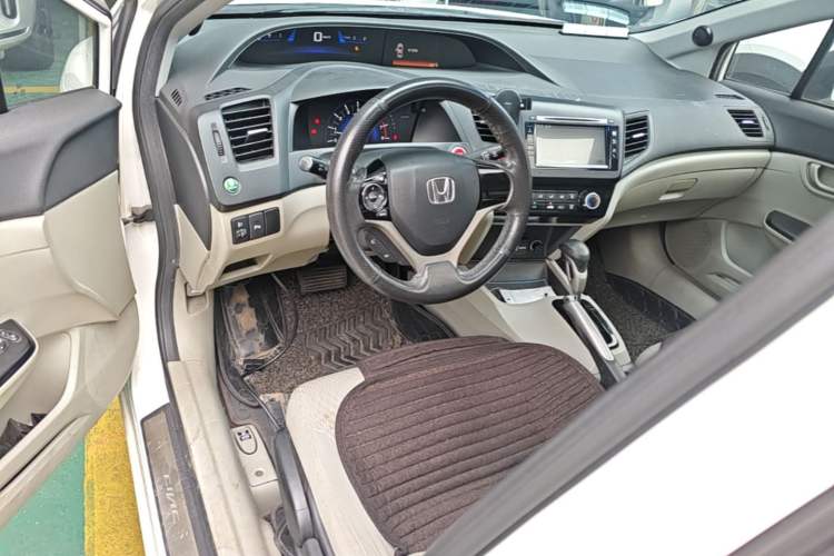 Used Honda Civic 2014 1.8L automatic comfort version Center Console