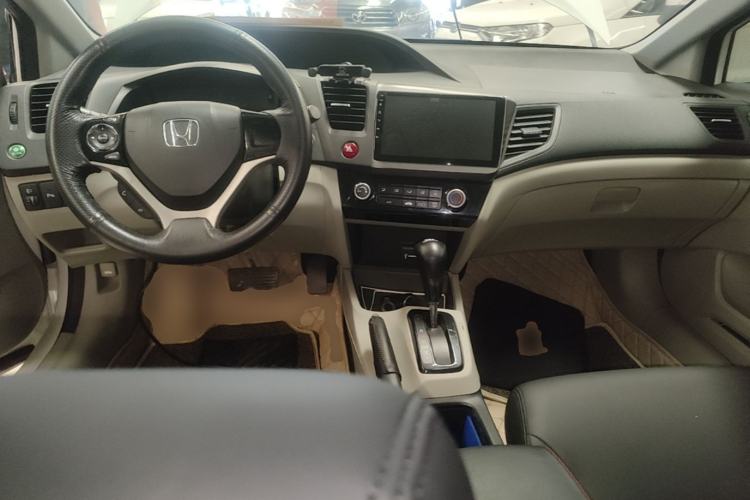 Used Honda Civic 2014 1.8L automatic comfort version Center Console