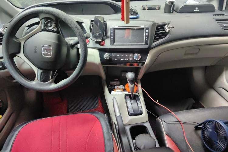Used Honda Civic 2014 1.8L automatic comfort version Center Console