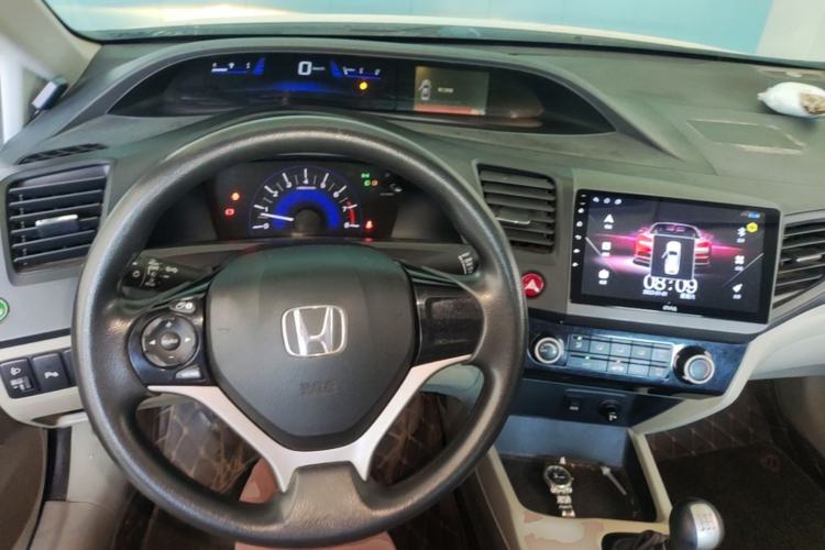 Used Honda Civic 2014 1.8L Manual Classic Edition Center Console
